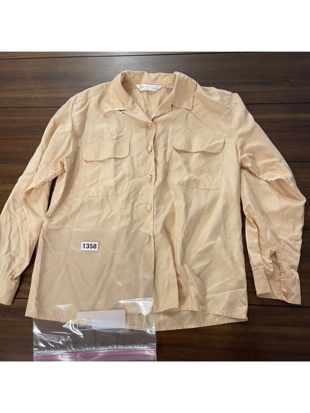 Peter Martin Silk Collection Petite Womens Beige Button-Up Shirt 100% Silk Size - Picture 10 of 10